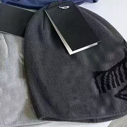 thumbnail for Autumn and winter R letter jacquard wool cap thickened large version flanging men&#039;s and women&#039;s all-match warm cap bird cold cap ~