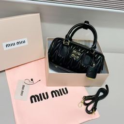 thumbnail for Bolsa transversal Boston de ombro, modelo Boston, plissada, estilo bowling, feminina, da coleção Cross-border Miu Home 2025, de alta qualidade.