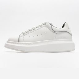 thumbnail for Tênis brancos McQueen de alta qualidade para mulheres, sapatos com sola grossa e aumento de altura oculto, sapatos plataforma versáteis, tênis esportivos masculinos, sapatos Putian para primavera e outono.