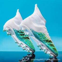 thumbnail for Chuteiras de futebol de cano alto genuínas de tamanho grande transfronteiriço novas atacado sapatos de treinamento masculinos estudantes chuteiras com pontas modelos femininos