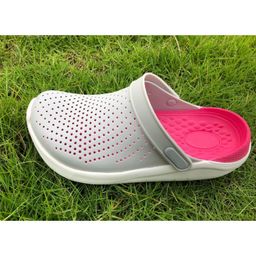 thumbnail for Clogs Croc originais de verão com sola grossa, sandálias respiráveis antiderrapantes com sola macia para uso externo, venda por atacado do fabricante.