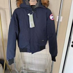 thumbnail for Canada's new winter Goose House thickened down jacket is a hooded loose fashion versatile jacket for men and women