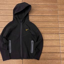 thumbnail for Chaqueta deportiva con capucha y cremallera deportiva con estampado de logotipo de gancho pequeño de marca compartida NOCTA