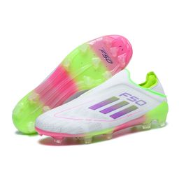 thumbnail for Fabricantes de e-commerce transfronteiriço vendem diretamente chuteiras de futebol ultraleves F50+