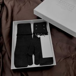thumbnail for In stock: 21AW black quadrangular stitched Tabi gloves unisex wool to keep warm in winter