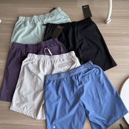 thumbnail for 2025 nova série Lulu masculina de esportes ao ar livre, shorts funcionais de treinamento abrangente de secagem rápida e absorção de calor, calças de cinco quartos.