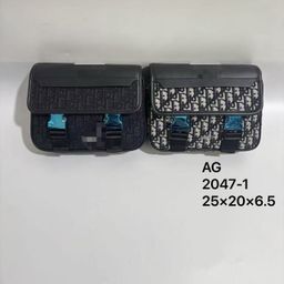 thumbnail for 潮流男士翻盖新款邮差单肩斜挎包潮牌高级时尚休闲大容量背包