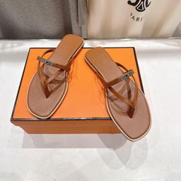 thumbnail for In stock ~ metal lock clip toe flip flop women's 2026 summer new outdoor sandals beach vacation slippers