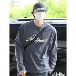 thumbnail for Nordic minimalist style represents Acn* heavy industry three-dimensional embroidery cursive signature letter logo long-sleeved T-shirt