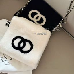 thumbnail for Xiao Xiangfeng's new 25N ski season furry hand warmer foreskin chain, one pack is multi-purpose! One shoulder crossbody bag