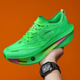 thumbnail for 2025 novos tênis de corrida profissionais, tênis esportivos, respiráveis e versáteis, casais masculinos da moda, tênis de corrida casuais para jovens no campus.