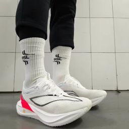 thumbnail for 飞电5c超䨻防滑碳板跑步鞋轻量回弹专业减震竞速学生体考运动鞋男