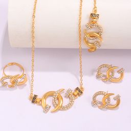 thumbnail for Conjunto de joias de quatro peças com colar, brincos, pulseira e anel com fecho de argola e fivela de unha, estilo simples e nicho, sucesso de vendas na Europa e América.