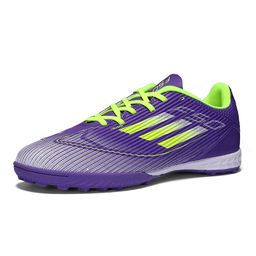 thumbnail for 2025 novos tênis de futebol transfronteiriços para homens e mulheres, juvenis com travas longas e travas quebradas, tênis de treino para jogos, vendas diretas de fábrica.