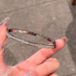 thumbnail for Pulseira de aço de titânio europeia e americana para mulheres, pulseira criativa simples de moda incrustada com diamantes em ouro rosa pulseira da moda joias embutidas banhadas a ouro