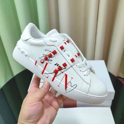 thumbnail for Foreign trade 2024 new V home rivet lace small white shoes men's color-blocked cowhide low-top sneakers casual board shoes women