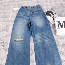 thumbnail for Pantalones vaqueros azules de cintura alta para mujer MM6 con diseño reversible asimétrico, pierna ancha holgada, rasgados, nueva colección de moda 2025.