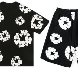 thumbnail for Conjunto de camiseta e shorts de manga curta hip-hop, tendência europeia e americana, verão 2026, novo, transfronteiriço, marca da moda, em estoque.