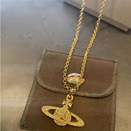 thumbnail for The Queen Mother of the West is a hot seller flat Saturn necklace Vivian with the same gentle temperament, and the Internet celebrity model is a versatile clavicle chain girl