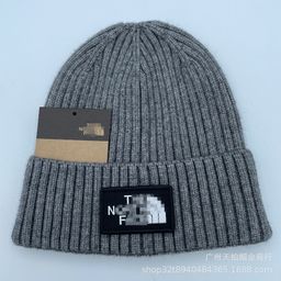 thumbnail for Chapéus de malha de inverno em estoque, gorros para homens e mulheres, chapéus de lã da moda, chapéus quentes e à prova de frio, espessados com listras verticais.