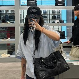 thumbnail for Paris New ins Riveted Motorcycle Bag Spice Girl Bag High-End Large Capacity One-Shoulder Crossbody Pillow Bag