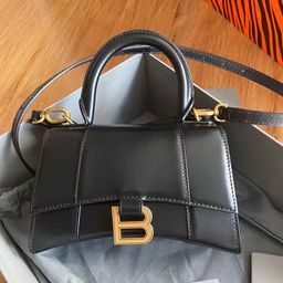 thumbnail for This Year&#039;s Popular Bags for Women 2024 New High-End French Niche Hourglass Bag Popular Satchel Shoulder Crossbody Bag