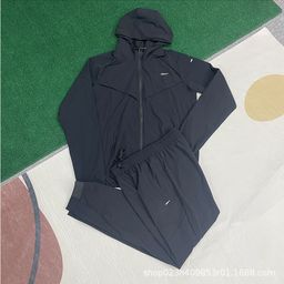 thumbnail for 春秋户外套装防风防泼水面料透气舒适耐磨抗撕裂连帽设计适合徒步