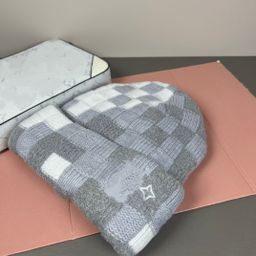 thumbnail for Version of the 2025 European and American autumn and winter new men's checkerboard jacquard knitted wool thick warm reversible cold hat