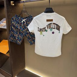 thumbnail for Camiseta masculina nova de luxo leve, manga curta, tendência 2025, meia manga, moda de verão, versátil, gola redonda, estampada.